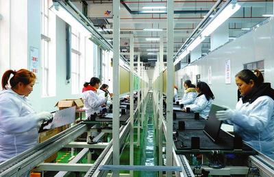 千余臺電腦液晶顯示器搭乘“長安號”啟運吉爾吉斯斯坦，助力中亞通訊產(chǎn)品市場發(fā)展